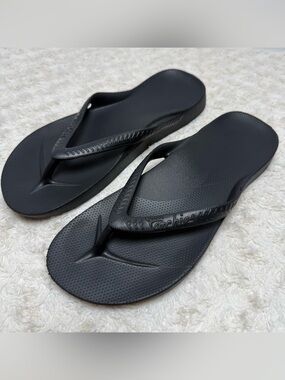 Women’s Black Flip-Flop Sandals with Textured Straps